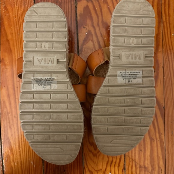 Mia Platform Sandal in Size 7 - Picture 4 of 4